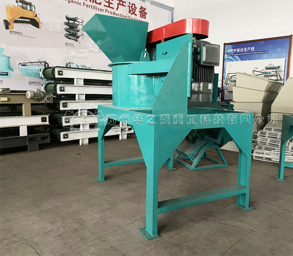 大型養雞場(chǎng)用新型立式粉碎機有哪些特點(diǎn)和優(yōu)勢？